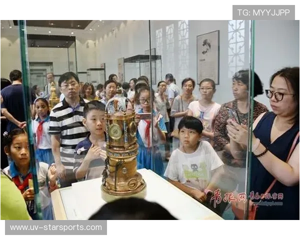 俱乐部与本地博物馆合作展出球队历史珍品吸引市民 俱乐部与本地博物馆合作展出球队历史珍品吸引市民